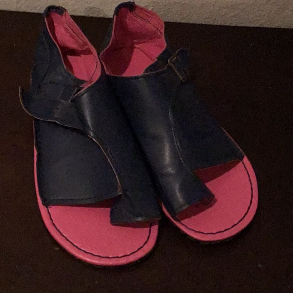Used women sandals size 8.5 pink and blue(shoe’s has a scrape on back of shoe